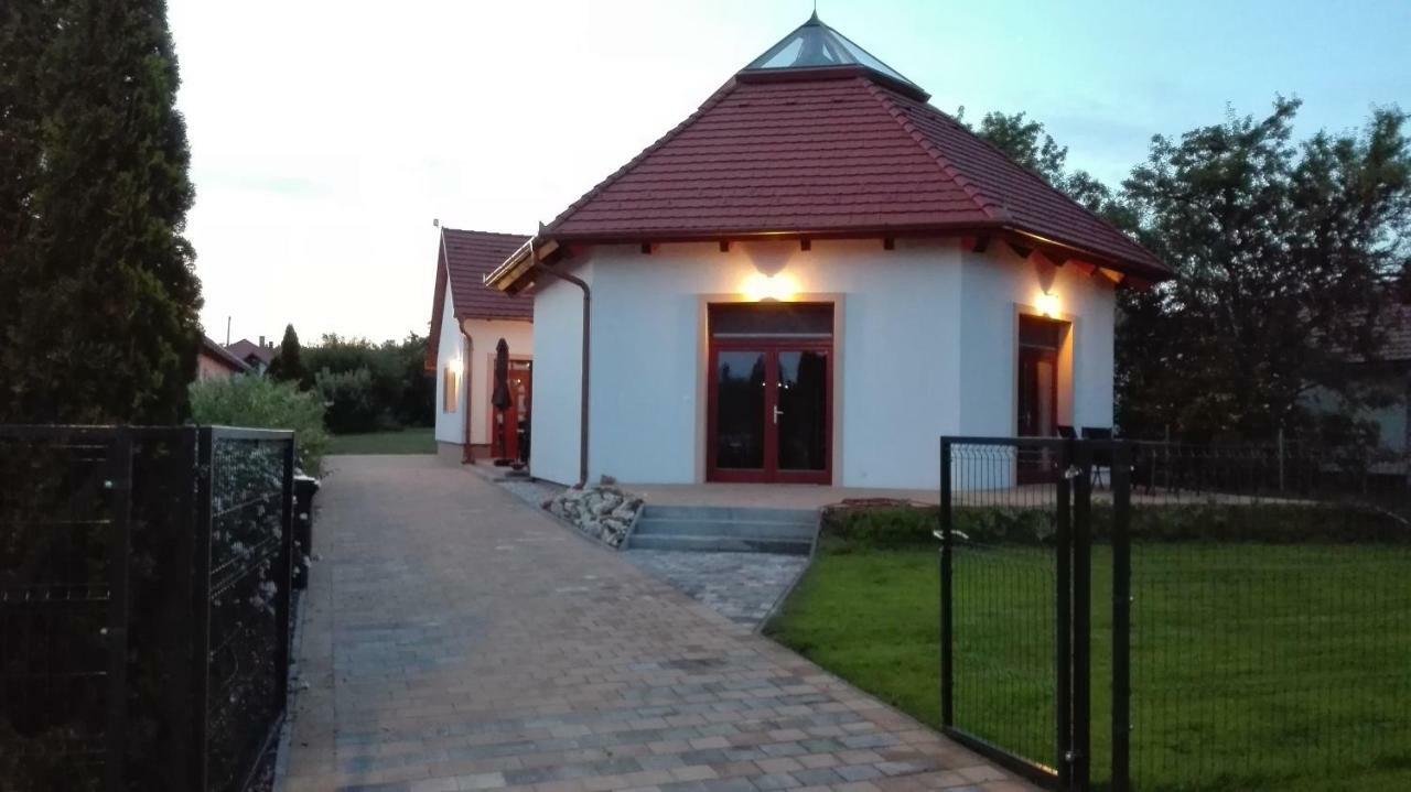 Égrelátó Vendégház Balatonakali Exterior foto